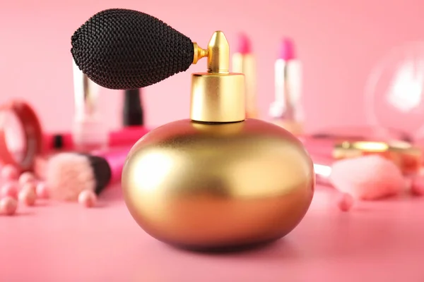 Bottle of perfume on color background — Stock Photo, Image