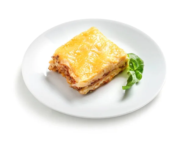 Assiette avec de savoureuses lasagnes cuites au four sur fond blanc Photos De Stock Libres De Droits