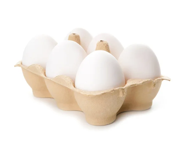 Box med färska råa ägg på vit bakgrund — Stockfoto