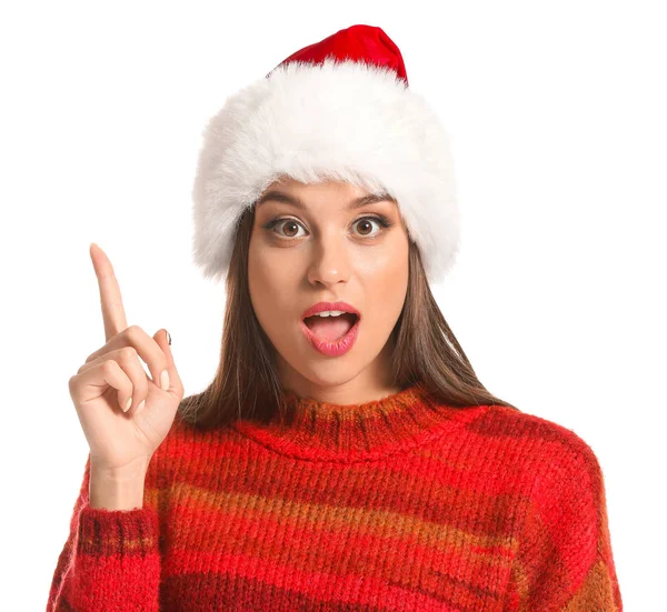 Mulher bonita no chapéu de Santa e com dedo indicador levantado no fundo branco — Fotografia de Stock
