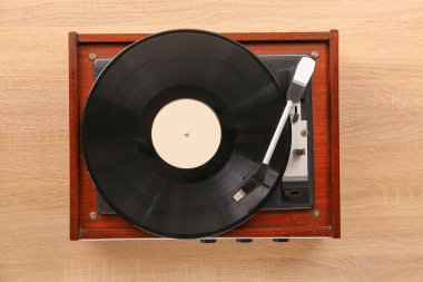 Pikap ile vinil disk üzerinde tablo