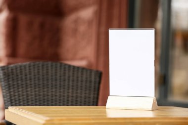 Açık kafedeki boş menü