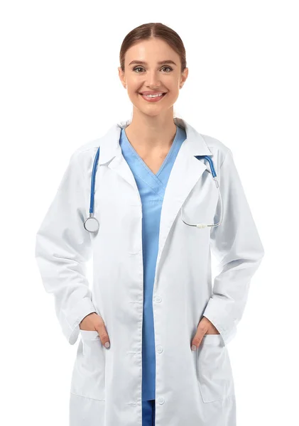 Retrato de médico feminino sobre fundo branco — Fotografia de Stock