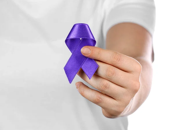 Woman with purple ribbon as symbol of World Cancer Day on white background, closeup — Stock Photo, Image