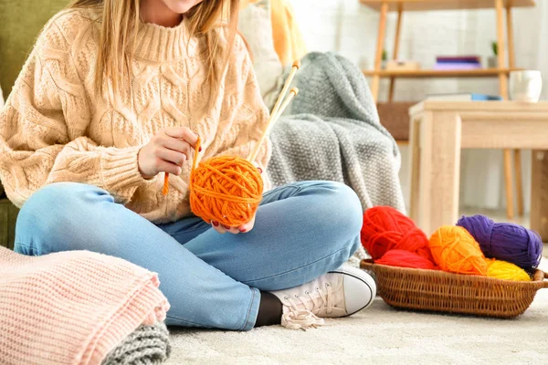 Young woman with knitting yarn and needles at home — Stock Photo, Image