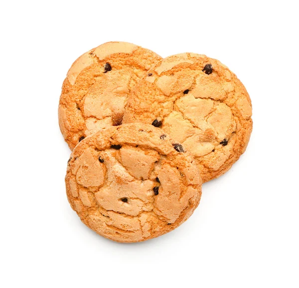 Biscuits savoureux avec des pépites de chocolat sur fond blanc — Photo