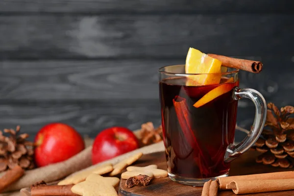 Cup of tasty mulled wine on table — Stock Photo, Image