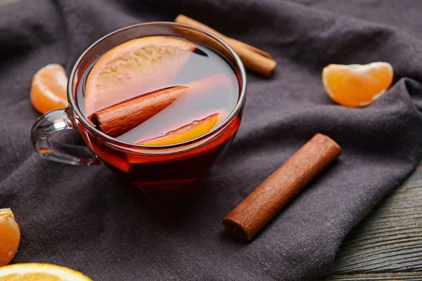 Cup of tasty mulled wine on wooden background — Stock Photo, Image