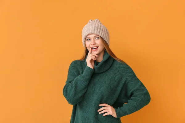 Beautiful woman in winter clothes on color background — Stock Photo, Image