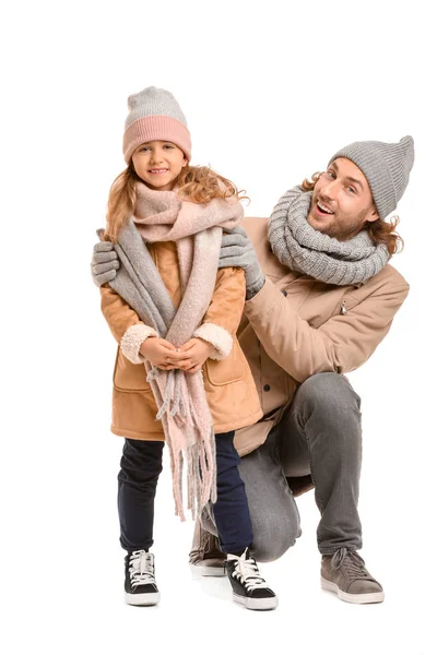 Jóképű férfi és kislánya téli ruhákban fehér háttér — Stock Fotó