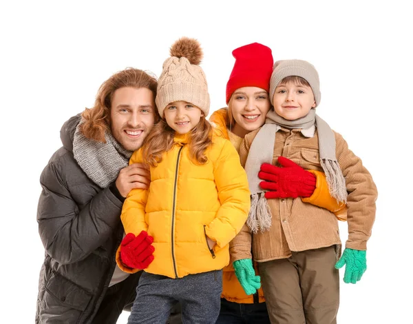 Familia feliz en ropa de invierno sobre fondo blanco — Foto de Stock