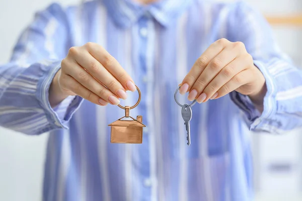 Real estate agent with key, closeup — Stock Photo, Image