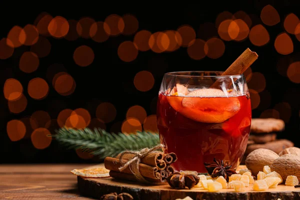 Glass of tasty mulled wine on table — Stock Photo, Image