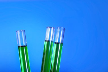 Test tüpleri ile renk arka plan üzerinde örnekleri
