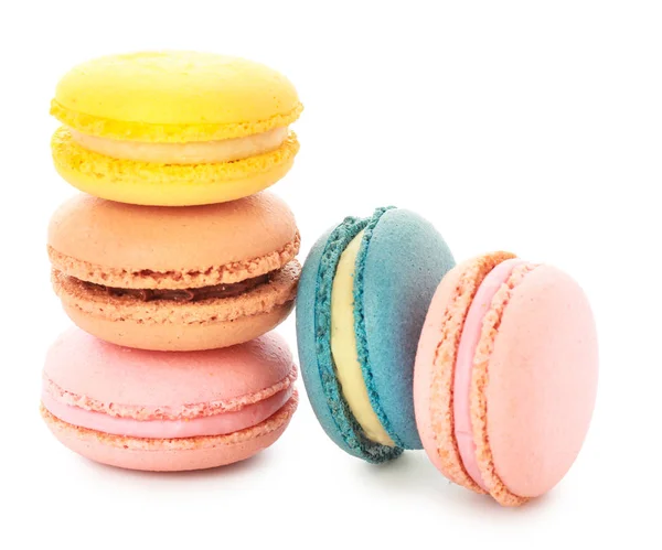 Macarons saborosos diferentes no fundo branco — Fotografia de Stock