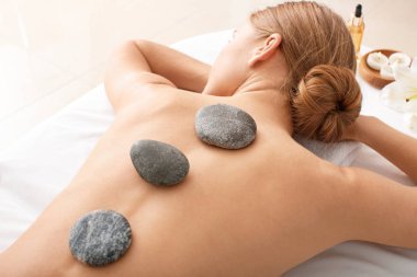 Güzelkadın kaplıcada dinleniyor.