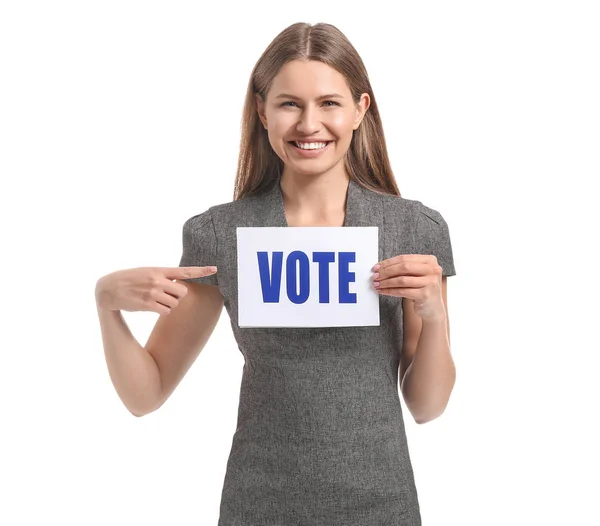Молодая женщина держит бумагу с текстом VOTE на белом фоне — стоковое фото