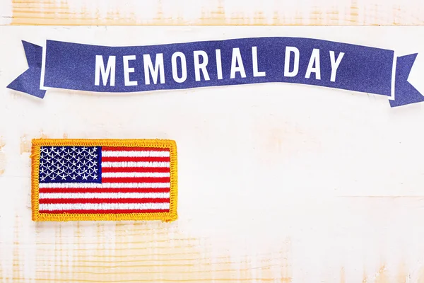 Chevron with USA flag and text MEMORIAL DAY on wooden background — Stock Photo, Image