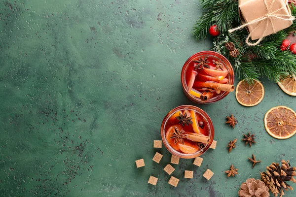 Christmas composition with tasty mulled wine on color background — Stock Photo, Image