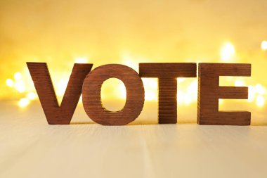 Bulanık ışıklara karşı masada metin oylaması