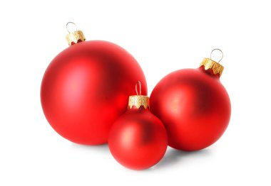 Beyaz arka planda güzel Noel baloları