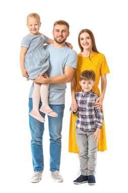 Beyaz arka planda mutlu aile portresi