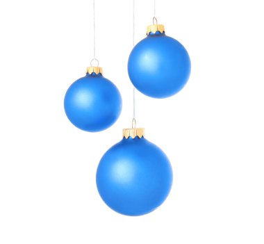 Beyaz arka planda güzel Noel baloları