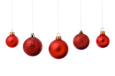 Beyaz arka planda güzel Noel baloları