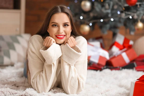 Beautiful young woman at home on Christmas eve — Stock Photo, Image