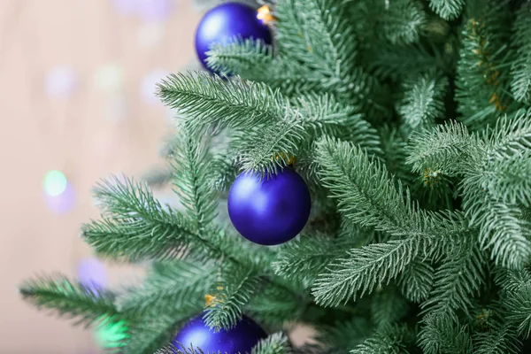 Hermoso árbol de Navidad decorado, primer plano — Foto de Stock