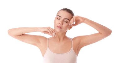 Beyaz arka planda iç çamaşırlı güzel bir kadın.