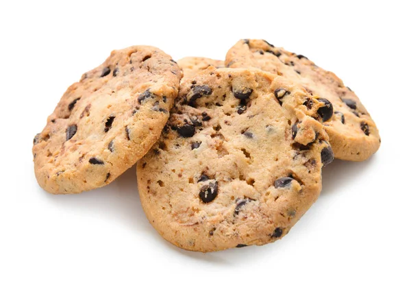 Leckere Kekse mit Schokoladenstücken auf weißem Hintergrund — Stockfoto