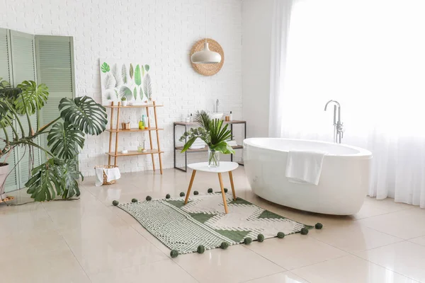 A modern, kényelmes fürdőszoba belső — Stock Fotó