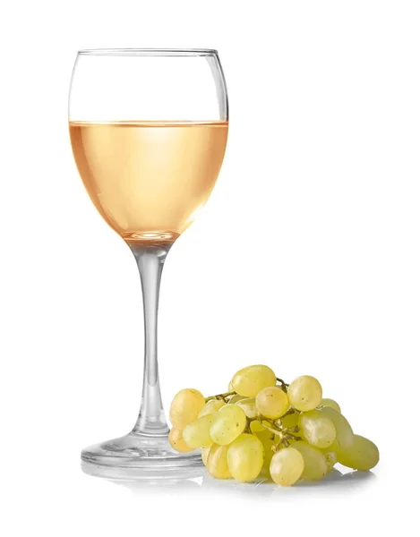 Glass of wine and grapes on white background — Stock Photo, Image