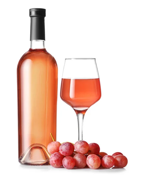 Bottiglia e bicchiere di vino su sfondo bianco — Foto Stock