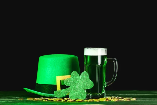 Green beer and Leprechaun's hat on table. St. Patrick's Day celebration — Stock Photo, Image