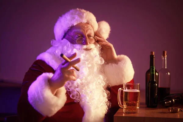 Funny drunk Santa Claus with cigar in pub — Stock Photo, Image