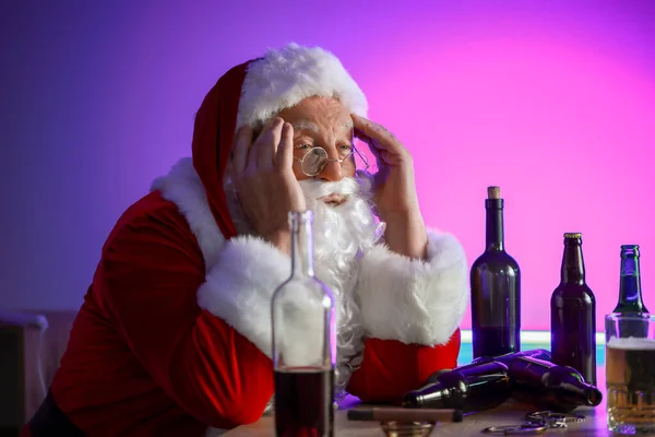 Funny drunk Santa Claus in pub — 스톡 사진