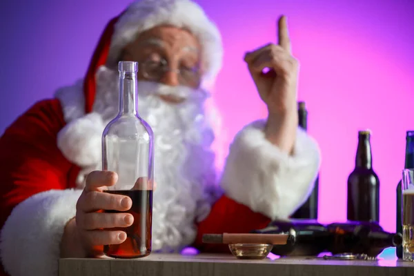 Funny drunk Santa Claus in pub — 스톡 사진