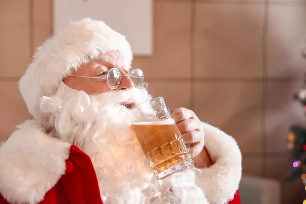 Funny drunk Santa Claus with beer at home — Stock Photo, Image