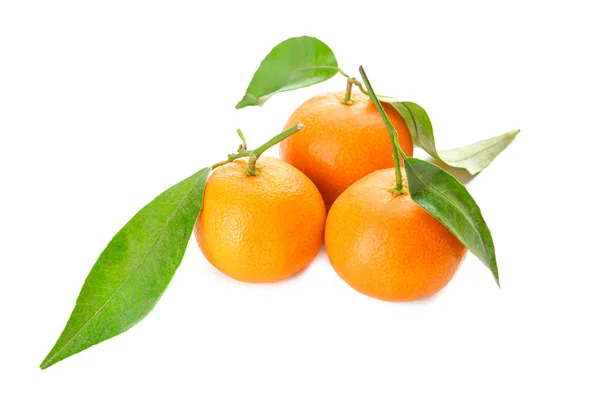 Słodkie mandarynki na białym tle — Zdjęcie stockowe