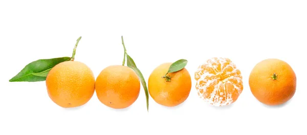 Zoete mandarijnen op witte achtergrond — Stockfoto