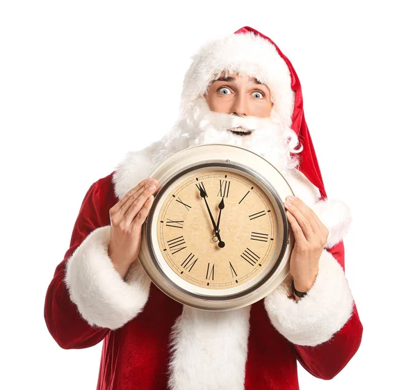 Babbo Natale sorpreso con orologio su sfondo bianco. Conto alla rovescia di Natale — Foto Stock