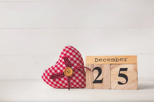 Calendário com data de Natal na mesa — Fotografia de Stock