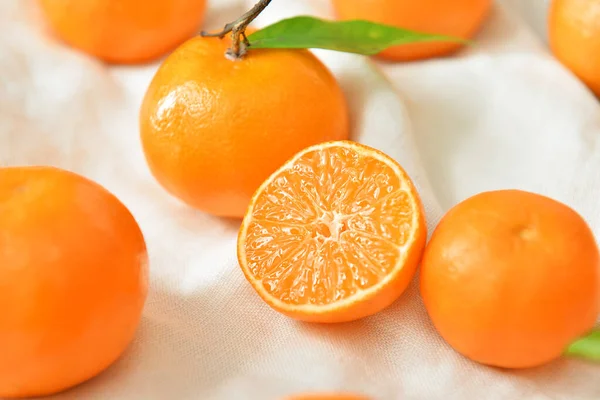 Sweet ripe tangerines on table — Stock Photo, Image