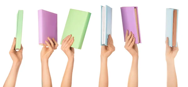 Női kéz fehér hátterű könyvekkel — Stock Fotó