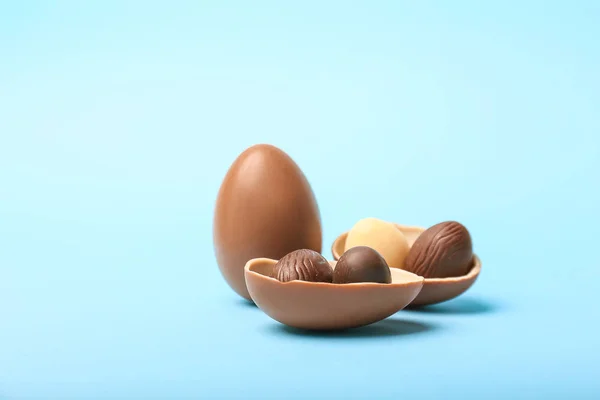 Chocolate Easter eggs on color background — Stock Photo, Image