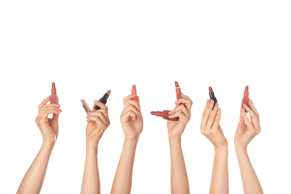 Frauenhände mit Lippenstiften auf weißem Hintergrund — Stockfoto