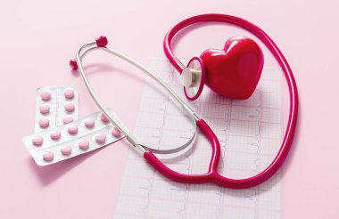 Stetoskop, kardiyogram ve renkli arka planda haplar. Kardiyoloji kavramı