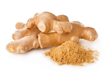 Beyaz arkaplanda taze zencefil